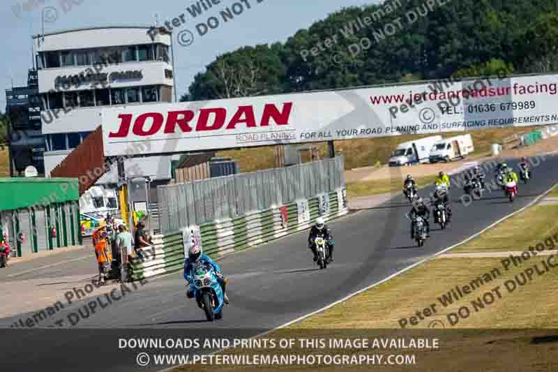 Vintage motorcycle club;eventdigitalimages;mallory park;mallory park trackday photographs;no limits trackdays;peter wileman photography;trackday digital images;trackday photos;vmcc festival 1000 bikes photographs